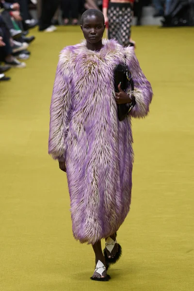 Look 3